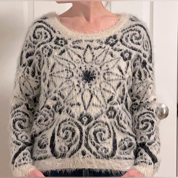 Cream & Black Katsumi Sweater - Picture 3 of 5